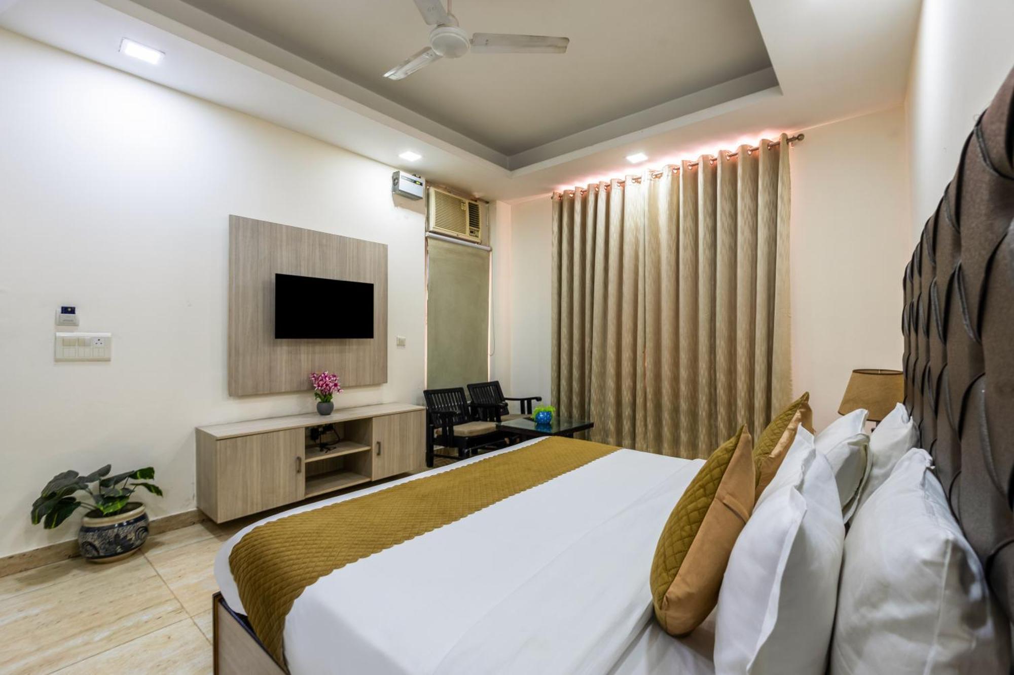 Kabul Hotel By Nexhub Palace - Medanta คูร์เคาน์ ภายนอก รูปภาพ