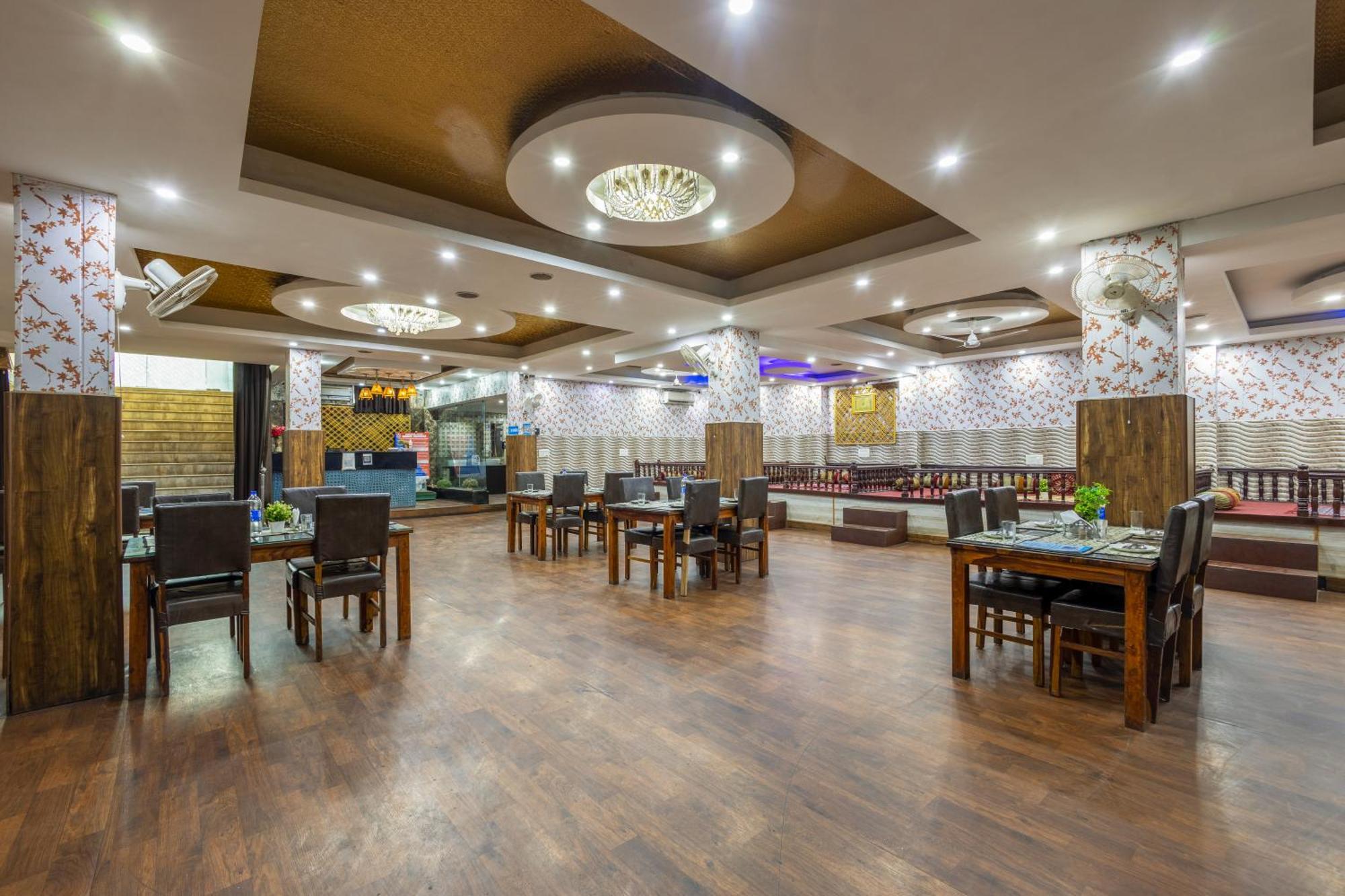 Kabul Hotel By Nexhub Palace - Medanta คูร์เคาน์ ภายนอก รูปภาพ