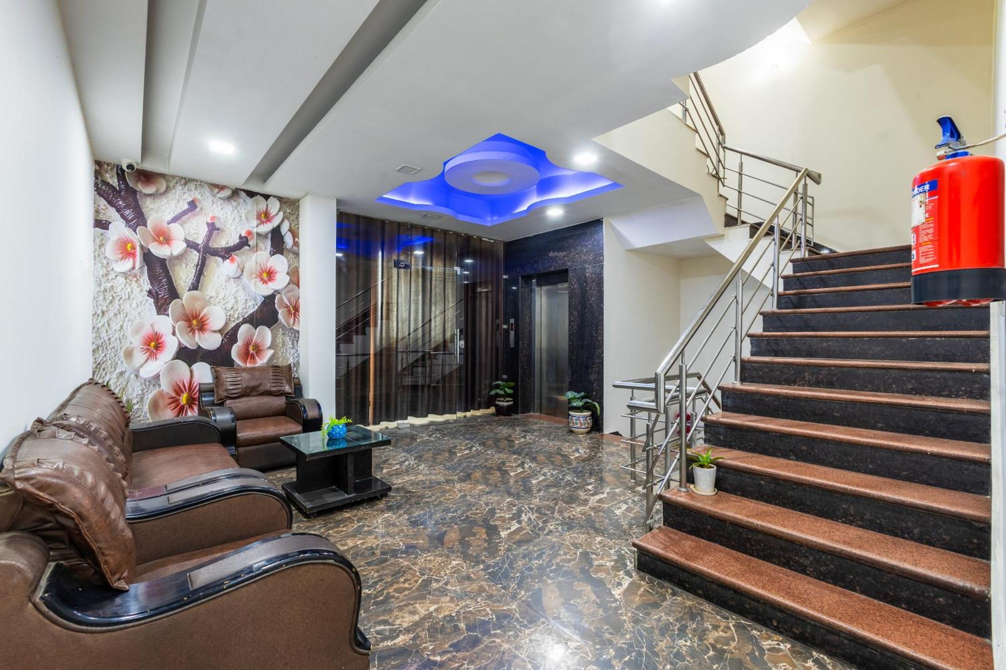 Kabul Hotel By Nexhub Palace - Medanta คูร์เคาน์ ภายนอก รูปภาพ