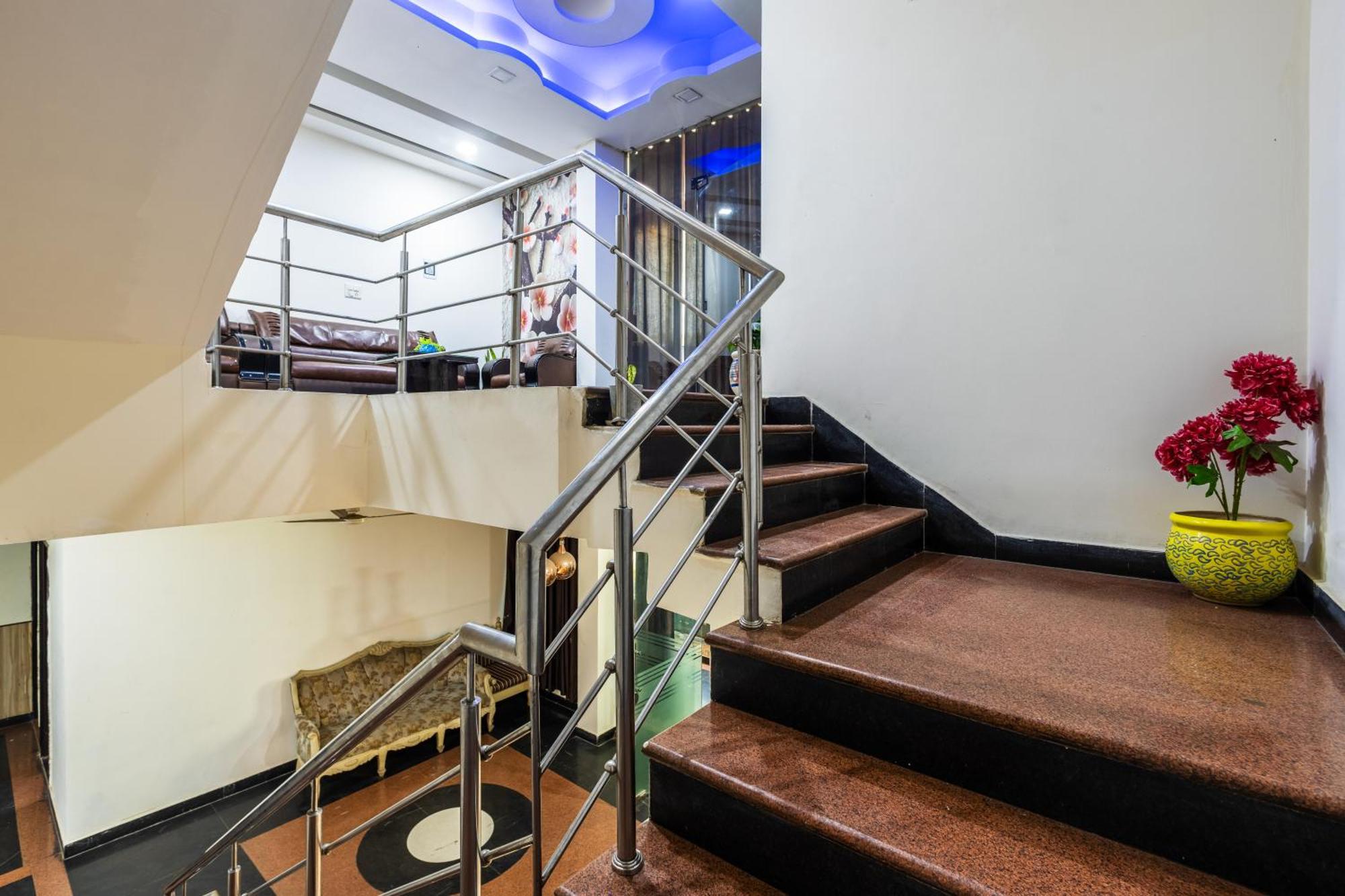 Kabul Hotel By Nexhub Palace - Medanta คูร์เคาน์ ภายนอก รูปภาพ