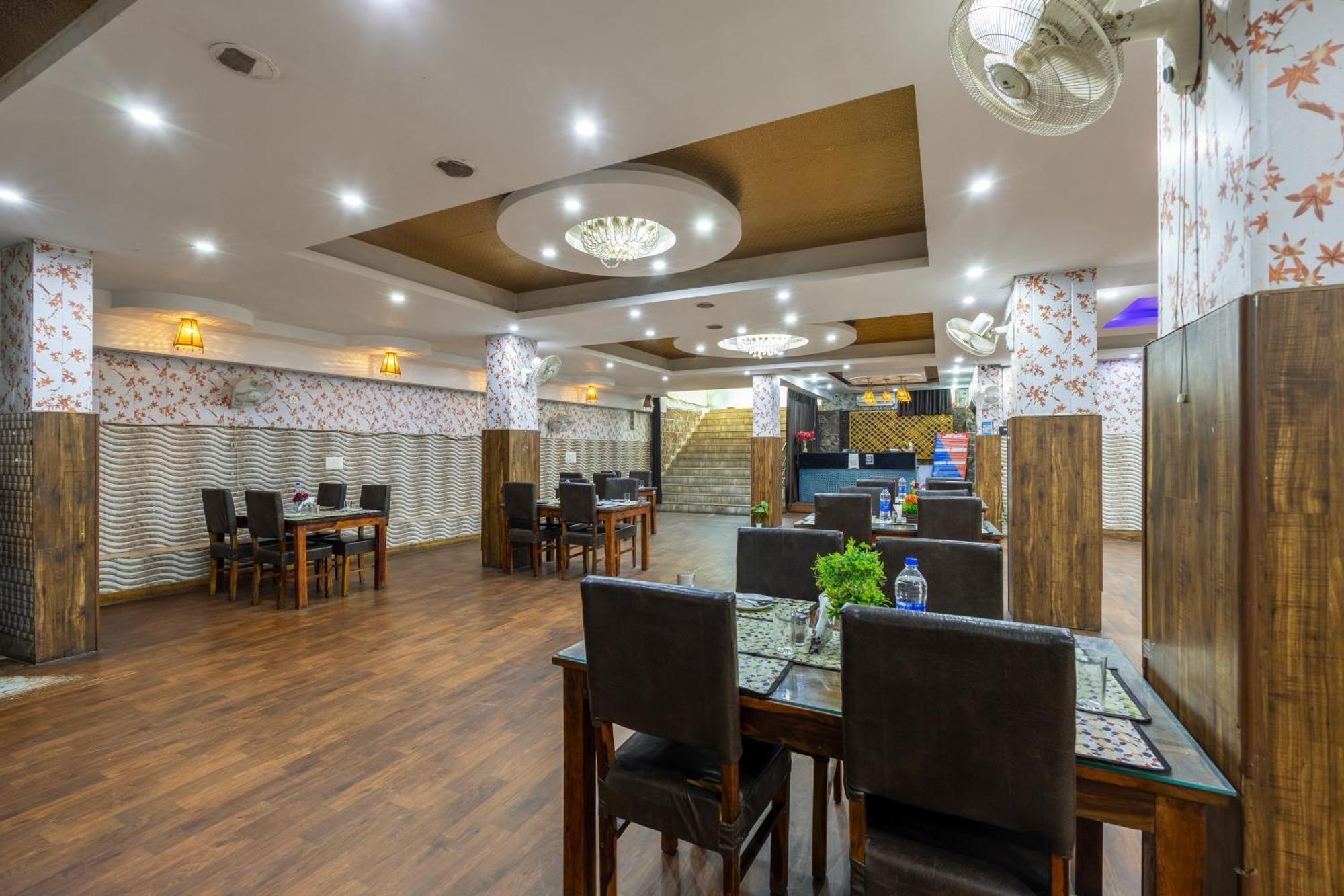 Kabul Hotel By Nexhub Palace - Medanta คูร์เคาน์ ภายนอก รูปภาพ