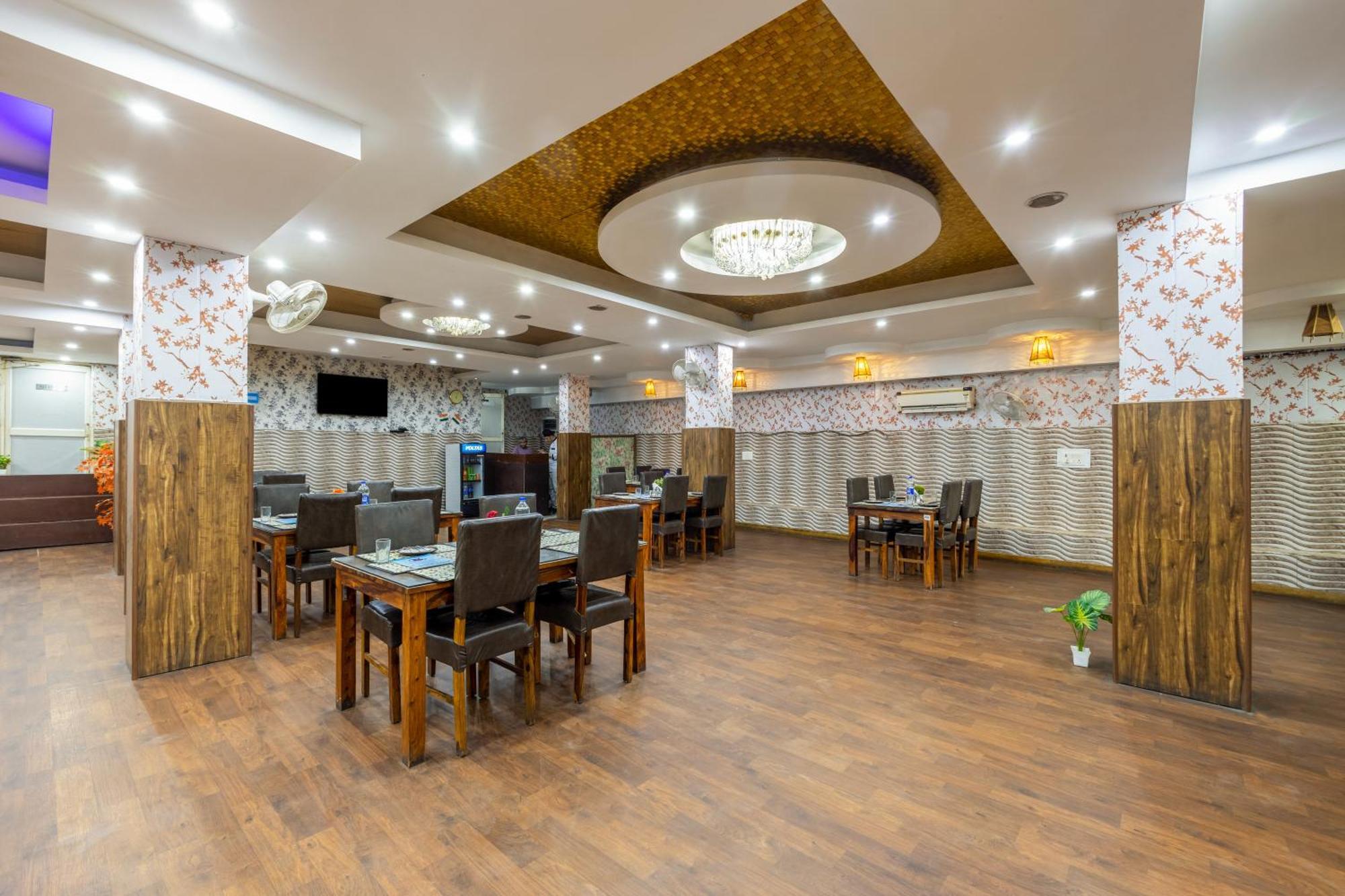 Kabul Hotel By Nexhub Palace - Medanta คูร์เคาน์ ภายนอก รูปภาพ