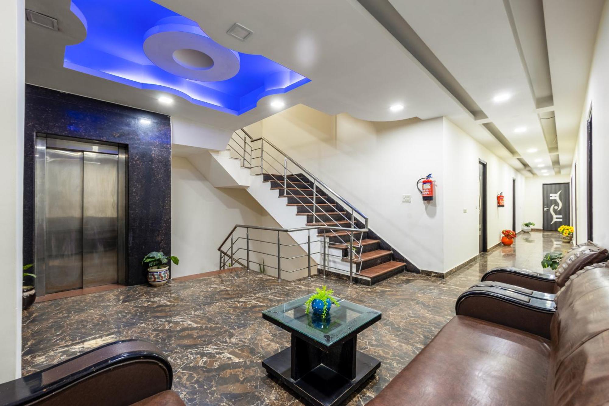 Kabul Hotel By Nexhub Palace - Medanta คูร์เคาน์ ภายนอก รูปภาพ