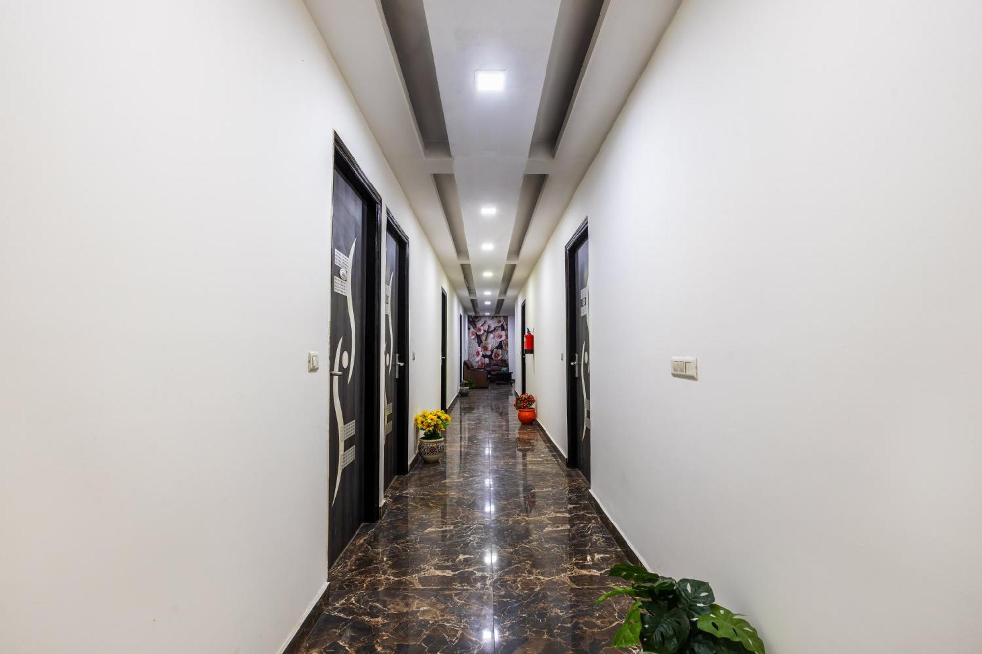 Kabul Hotel By Nexhub Palace - Medanta คูร์เคาน์ ภายนอก รูปภาพ