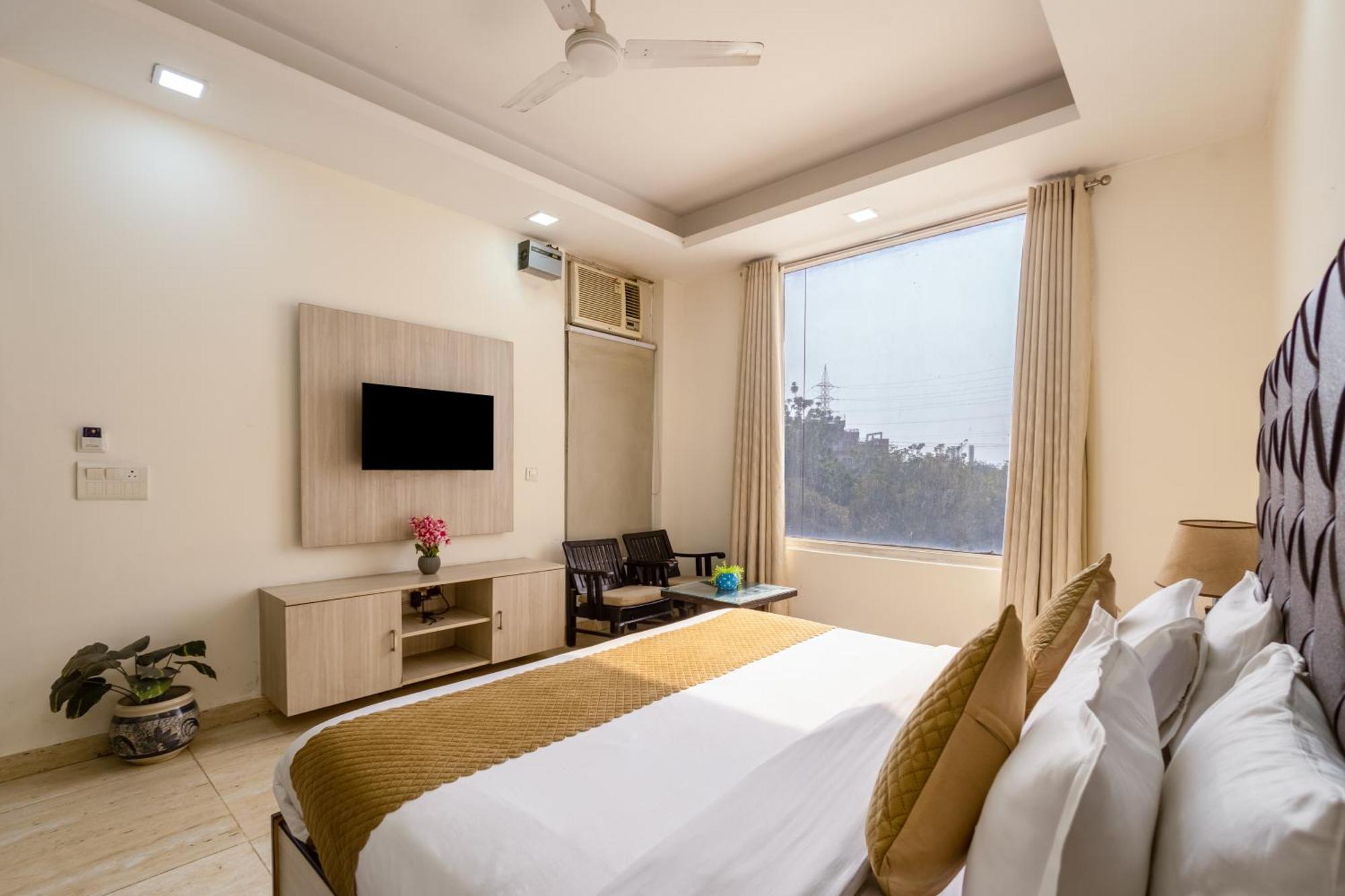 Kabul Hotel By Nexhub Palace - Medanta คูร์เคาน์ ภายนอก รูปภาพ